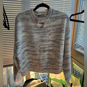 Commense white sweater